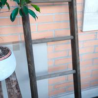 Scaletta per giardino o per interno in legno.