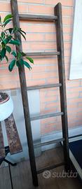 Scaletta per giardino o per interno in legno.