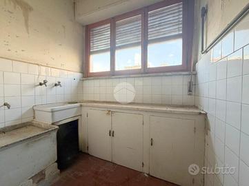 4 LOCALI A LUCERA
