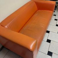 Set divani e sedie colore “aragosta”