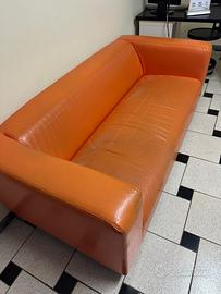 Set divani e sedie colore “aragosta”