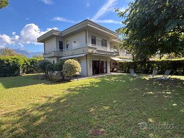 Villa di 170 m² con 5 locali a Massa