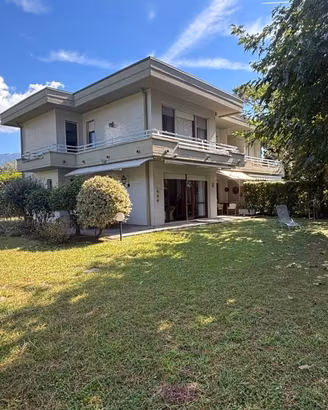 Villa di 170 m² con 5 locali a Massa