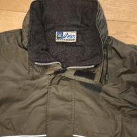 Giacca Asics XL cappuccio ripegato nel colletto 