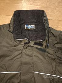 Giacca Asics XL cappuccio ripegato nel colletto 