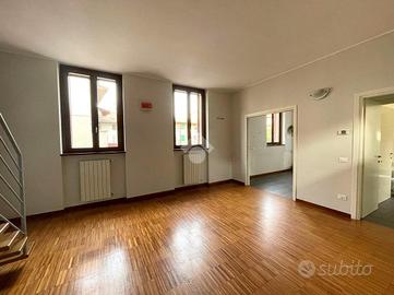 3 LOCALI A ROVELLO PORRO