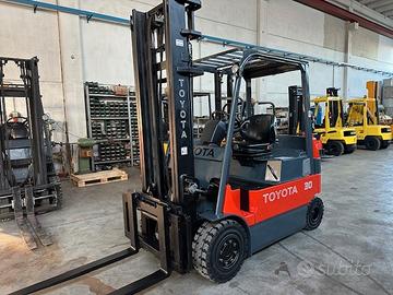 Carrello elevatore TOYOTA 30