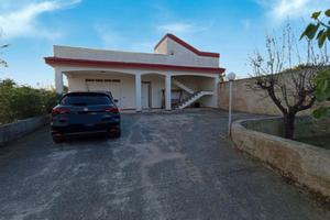 Villa con garage e ampio terreno a km 1,5 dal mare