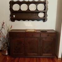 Credenza con piattaia
