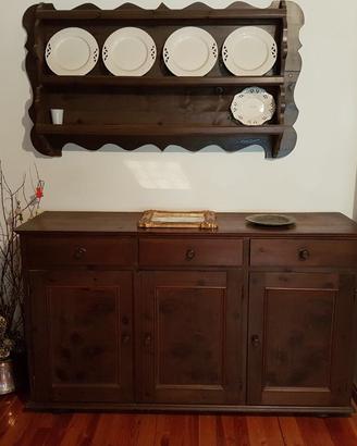 Credenza con piattaia