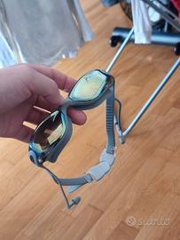 occhiali da nuoto professionale 