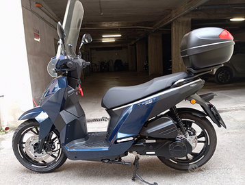 Tweet 200 come nuovo