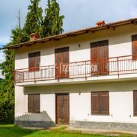 PORZIONE DI CASA LIBERA SU 3 LATI, CON GIARDINO CO