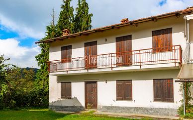 PORZIONE DI CASA LIBERA SU 3 LATI, CON GIARDINO CO