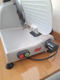 Affettatrice  rgv acciaio modello new 25gs