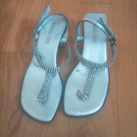 sandali argento con tacco basso