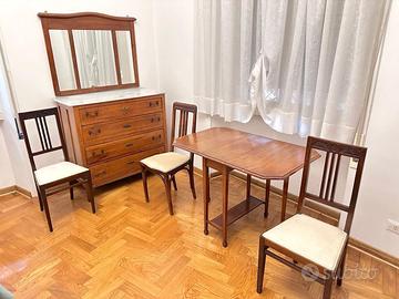Mobili antichi eleganti per trasferimento