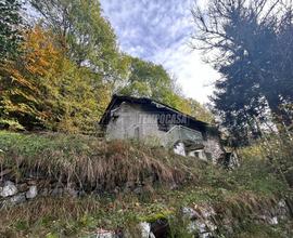 RUSTICO CON 3000MQ DI TERRENO A CHIAVES