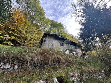 RUSTICO CON 3000MQ DI TERRENO A CHIAVES