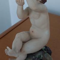 Statuina Capodimonte – Putto con Uva in Porcellana