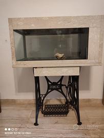 ex acquario rivestito in marmo perlato