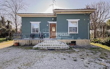 CASA INDIPENDENTE CON GIARDINO E GARAGE A VILLAMAR