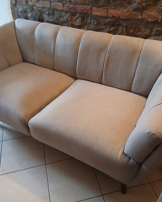 Divano grigio a due posti