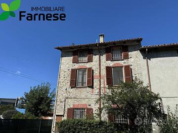 Rustico / Casale di 135 m² con 4 locali e box auto