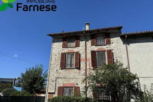 Rustico / Casale di 135 m² con 4 locali e box auto