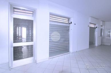 NEGOZIO A CARAVAGGIO