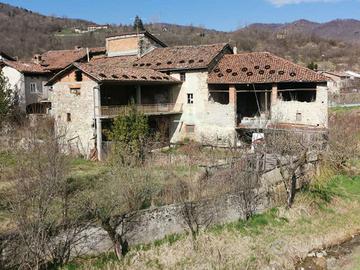 RUSTICO CON AMPIO GIARDINO