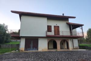 casa indipendente con giardino