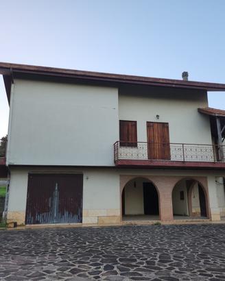 casa indipendente con giardino