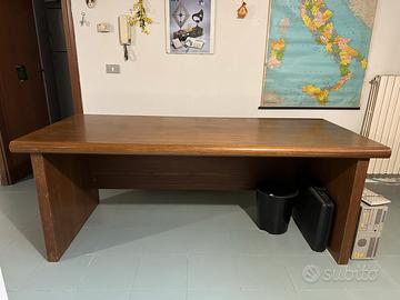 Scrivania in legno massello