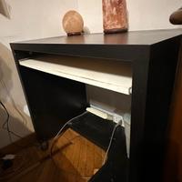 scrivania con rotelle 