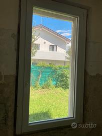 Finestre e porta blindata