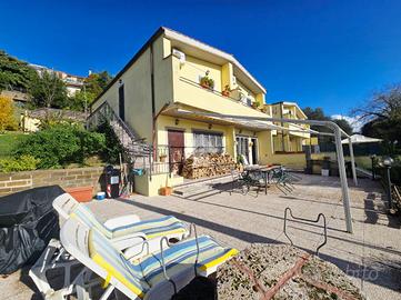 VILLA A SCHIERA A FILACCIANO