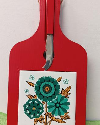 Tagliere Formaggi. Nuovo. Legno Rosso + coltello