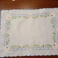 centri cotone ricamati a mano