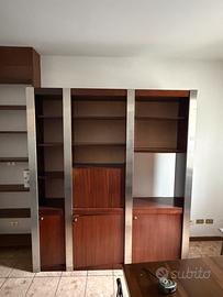 Libreria da soggiorno mogano con ante e ripiani