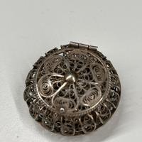 Rosario in filigrana di argento, con custodia