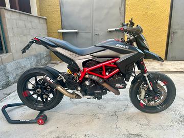 Hypermotard 821