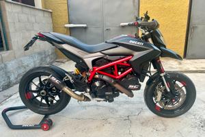Hypermotard 821