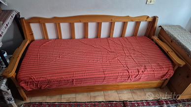 Divano e poltrona in stile alpino, anche separati