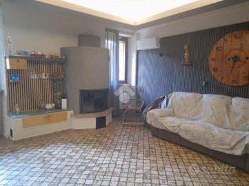 CASA DI CORTE A MONGUZZO