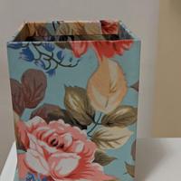 Portapenne quadrato in cartone c/immagine di rose
