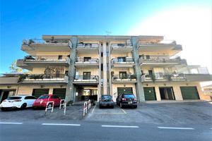 Casalotti - Negozio con ampio spazio esterno