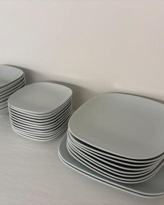 Set piatti bianchi ikea vardera