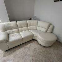 Divano con penisola in eco pelle