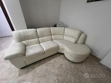 Divano con penisola in eco pelle